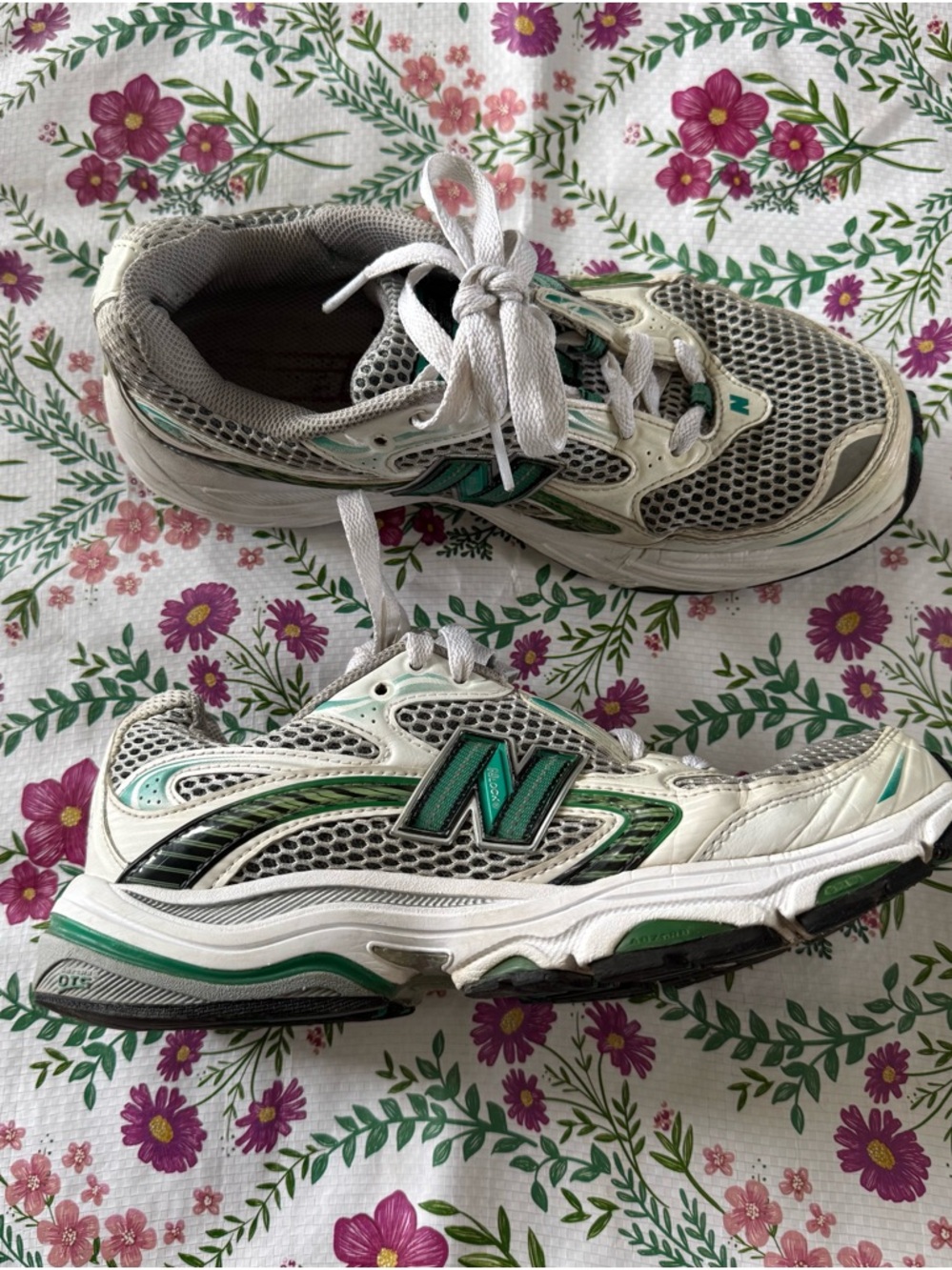 New Balance White & Teal Running Sneakers